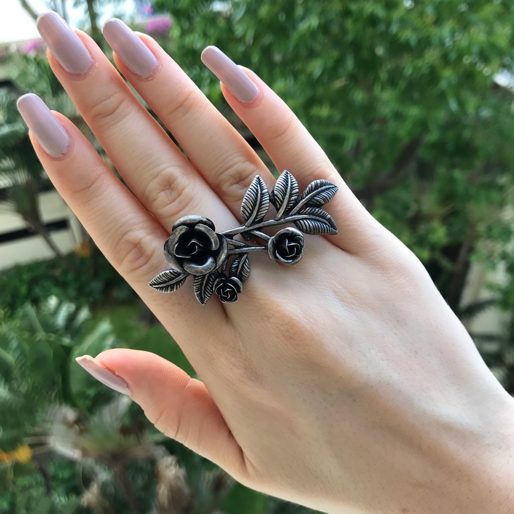 Double Finger Rose Ring